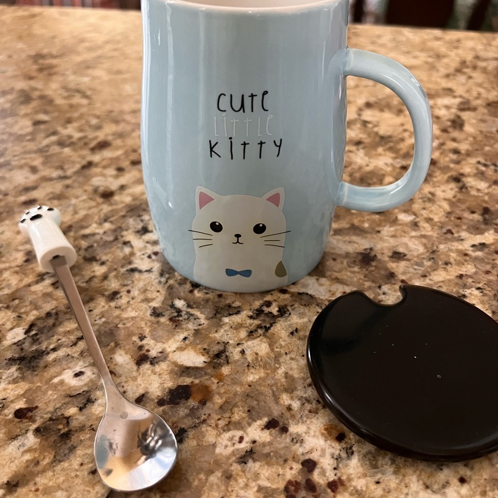 Cup with mixing supply
